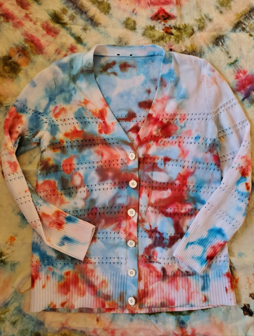 Tie-Dye V-Neck Cotton Button Cardigan Sweater - Blue & Red